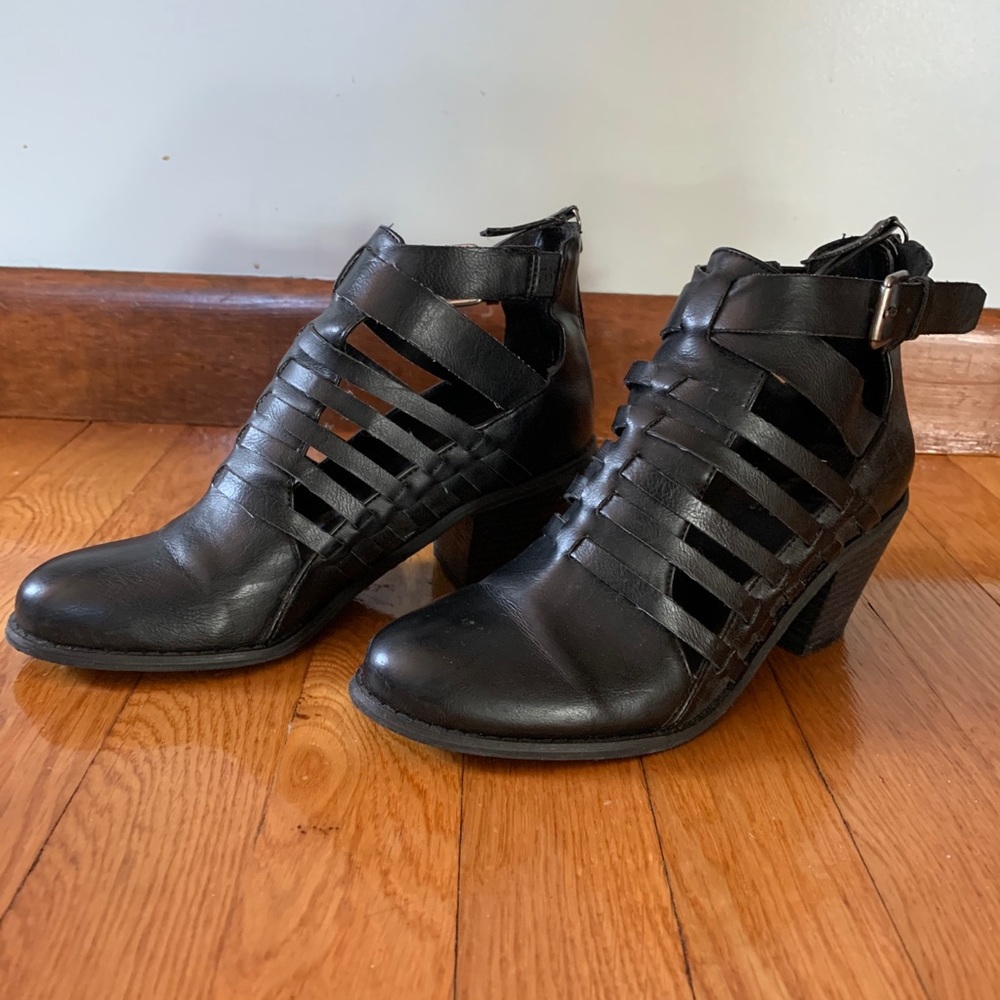 G BY GUESS ankle booties !!!